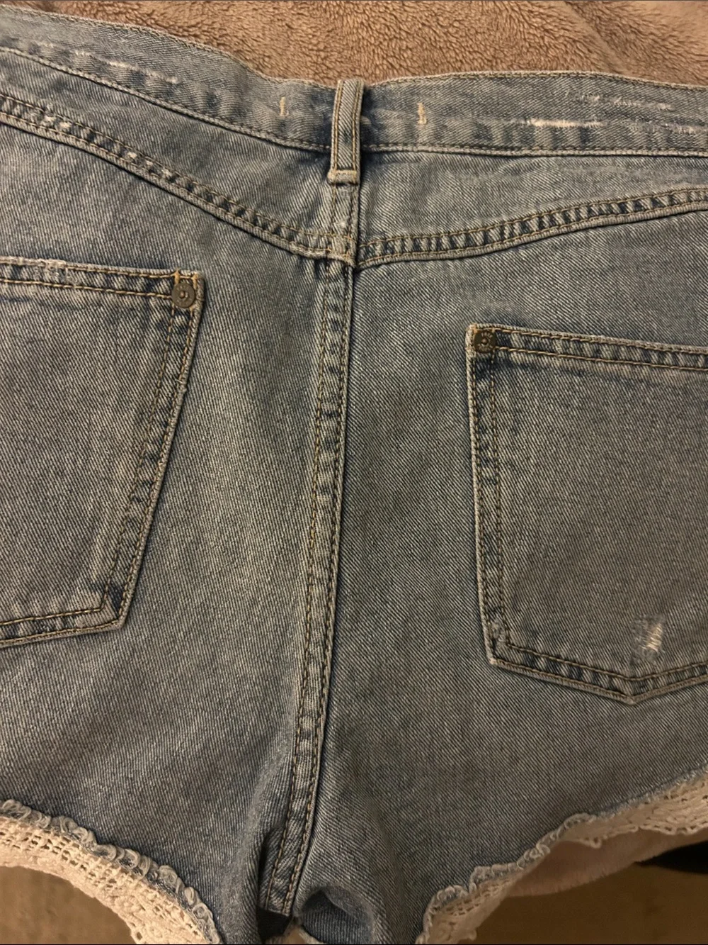 Free People Crochet Cream Lace Trim Denim Shorts Size 26 LIKE NEW